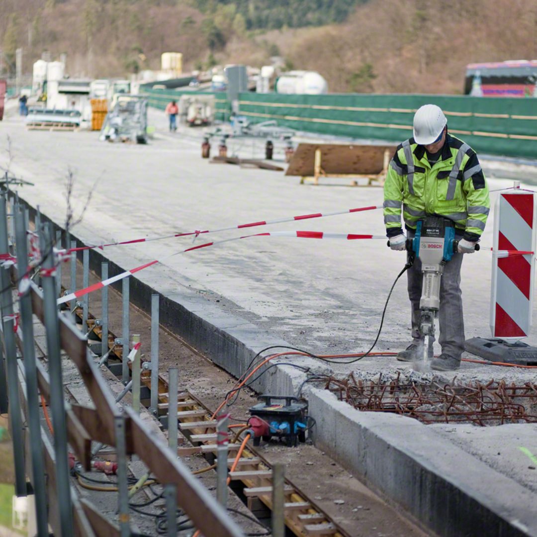 Bosch Professional Demolition Hammer 2 000W | GSH 27 VC